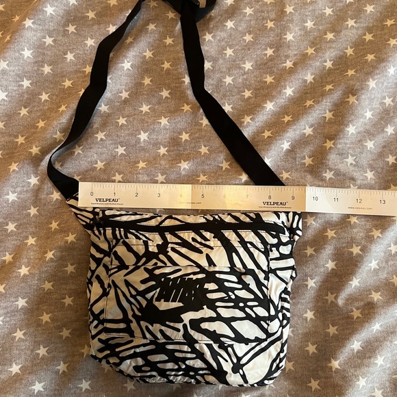 Nike 1/4 zip packable windbreaker - black/white pattern size XS - Picture 7 of 9